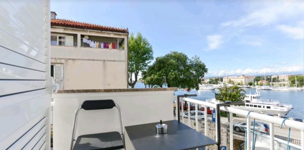 Lavender Apt. W. Balcony In Old Town Apartment Zadar Exterior photo